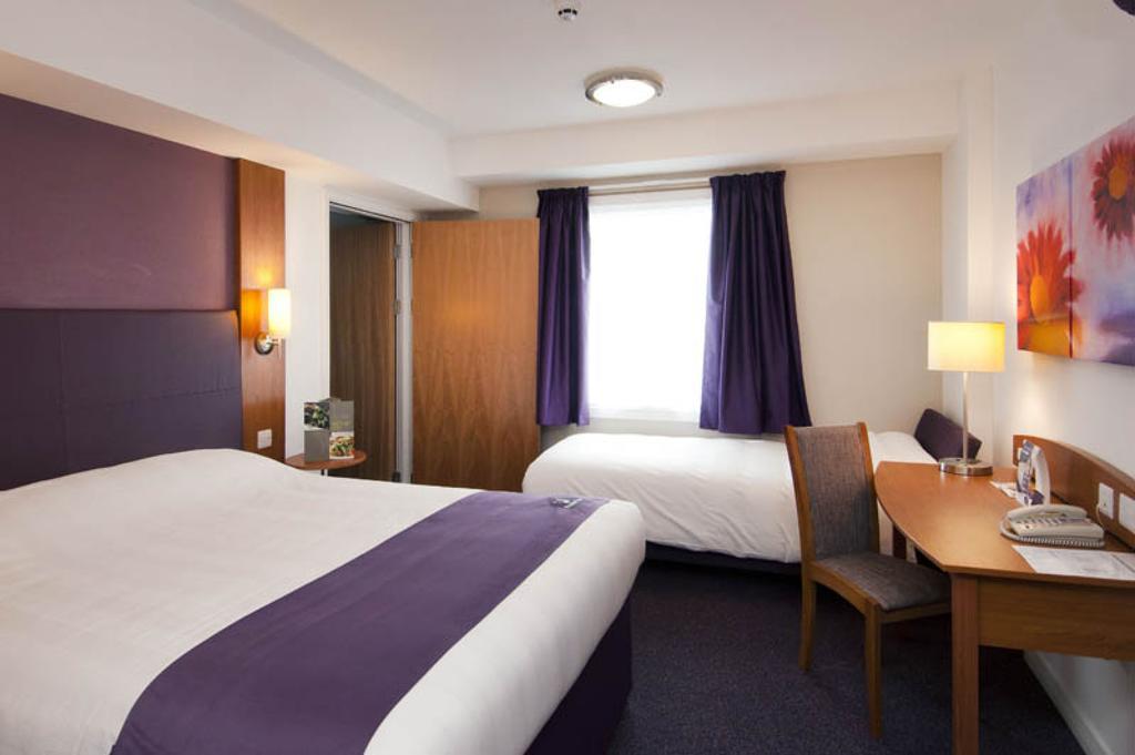 Premier Inn Sunbury - Kempton Park Habitación foto