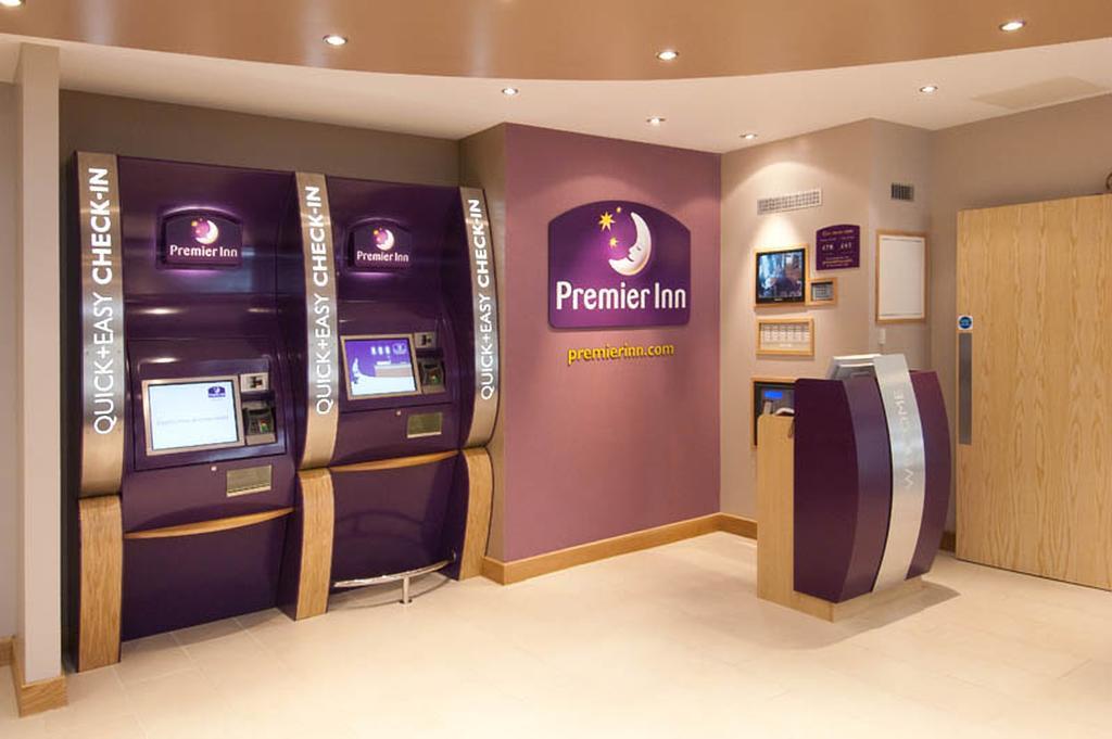 Premier Inn Sunbury - Kempton Park Exterior foto
