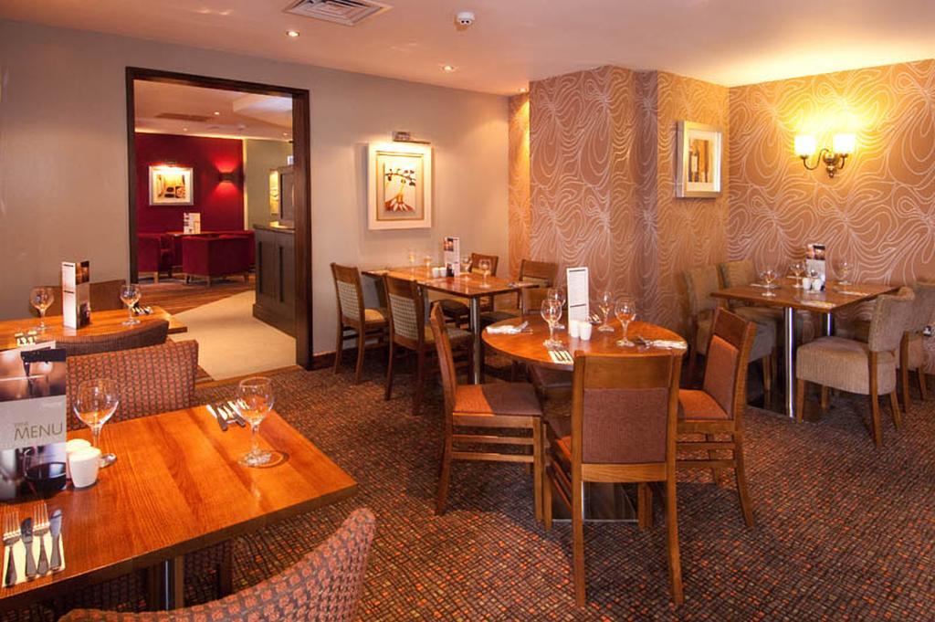 Premier Inn Sunbury - Kempton Park Exterior foto