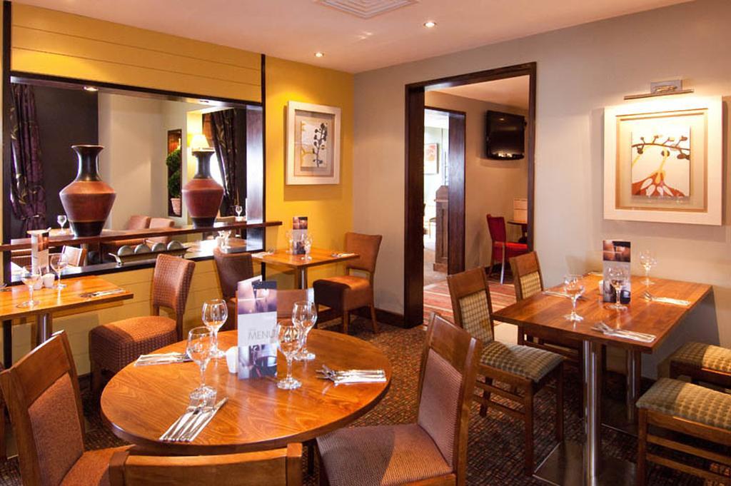 Premier Inn Sunbury - Kempton Park Exterior foto