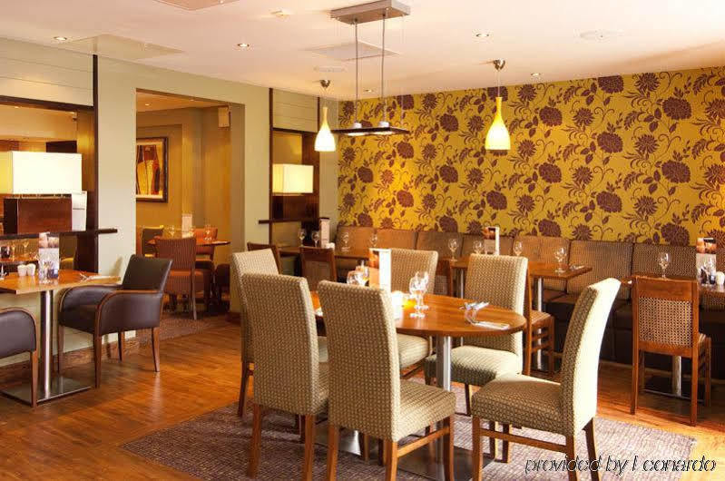 Premier Inn Sunbury - Kempton Park Exterior foto