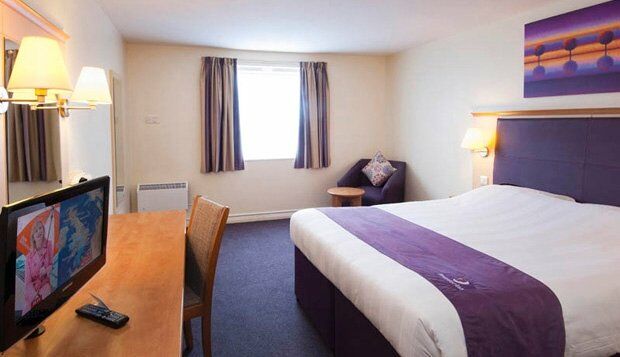 Premier Inn Sunbury - Kempton Park Exterior foto
